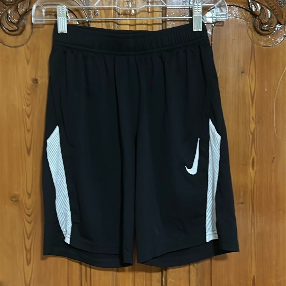 Nike Youth Polyesyer Basketball shorts. Medium